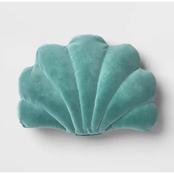 NEW Threshold 20”x15” Green Shell Outdoor Novelty Plush Pillow Cushion - Picture 1 of 5